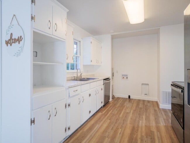 Building Photo - 2323 Frederick Pl