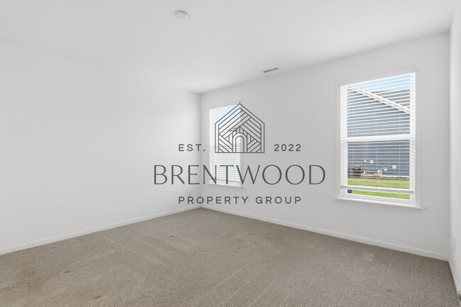 Building Photo - 3 Bed/3 Bath Home with Sunroom in Miller’s Walk – Noblesville