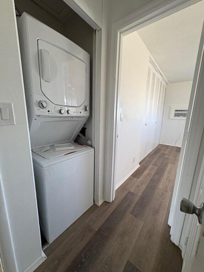 Building Photo - 1150 E Sample Rd