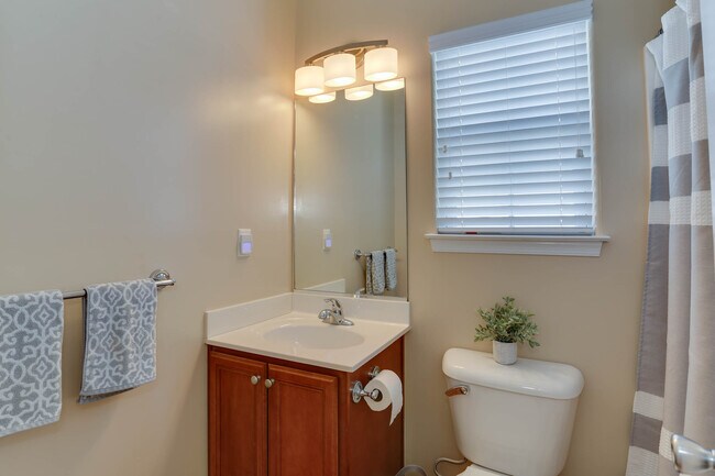 Building Photo - 1945 Breck Ave