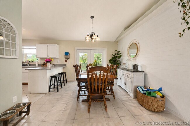 Building Photo - 1755 SW Castinet Ln