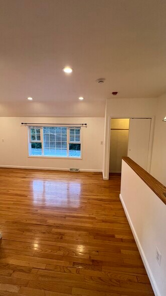 Building Photo - 2800 Hartford Ave