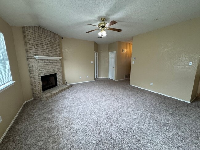 Building Photo - 5006 Glenoak Dr