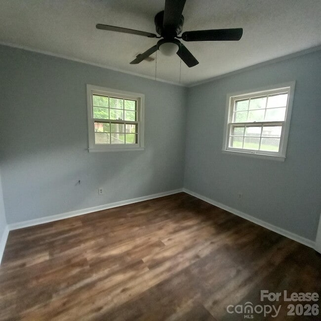 Building Photo - 10417 White Pine Rd