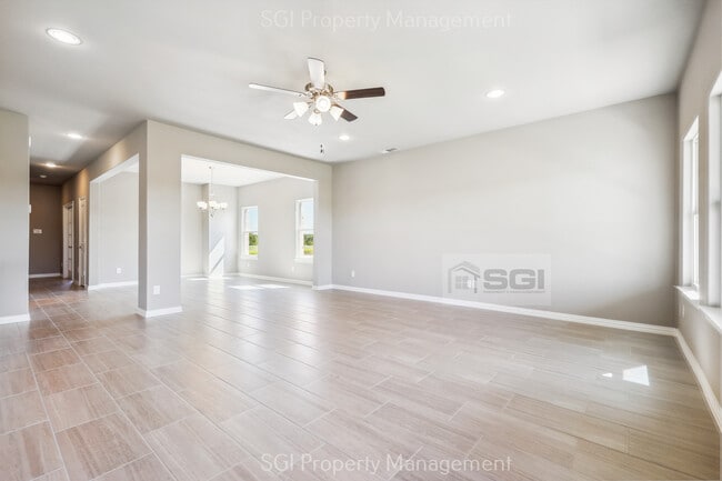 Building Photo - 209 Cedar Elm Ln
