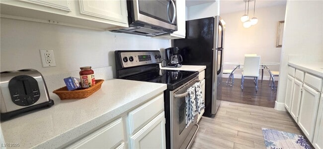 Building Photo - 7255 W Sunset Rd