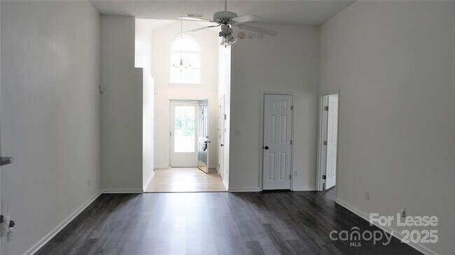 Building Photo - 2309 Ivy Run Dr