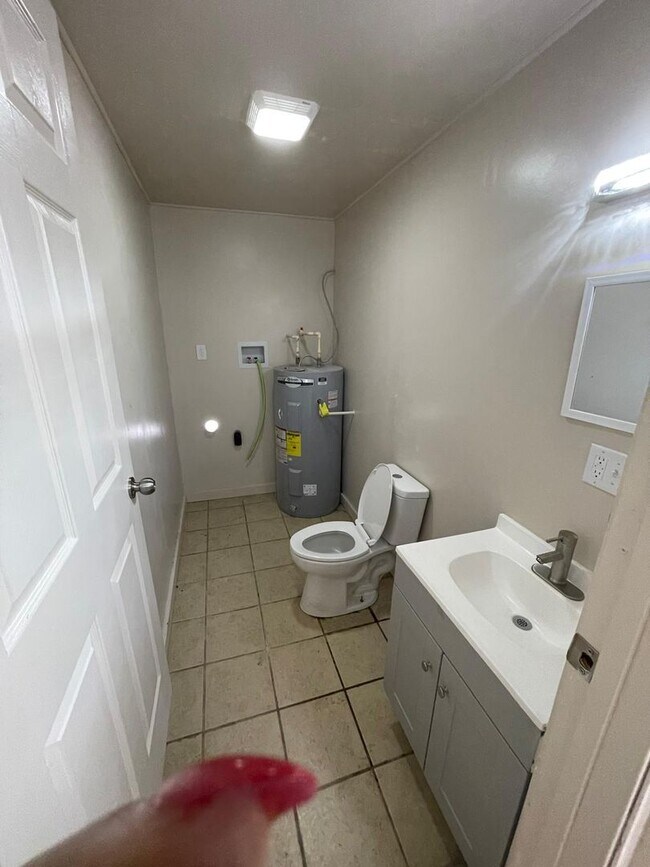 Building Photo - 226 6th Jpv St