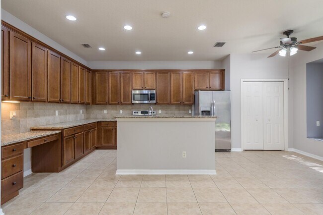 Building Photo - 4515 Fieldview Cir