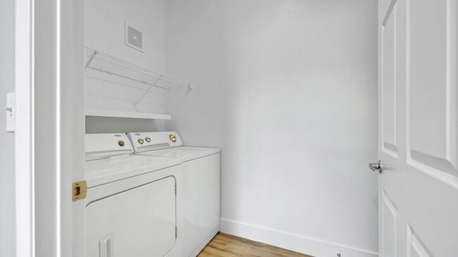 Building Photo - Fully rehabbed 3 bedroom Townhouse with 2 ...