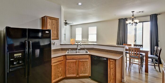 Building Photo - 8169 W Groom Creek Rd