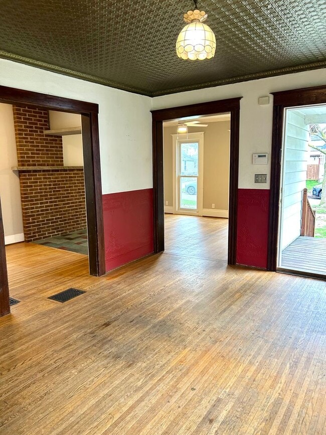 Building Photo - 3 Bedoom SIngle Family - 14620 Zip - South Ave & Elmwood Area