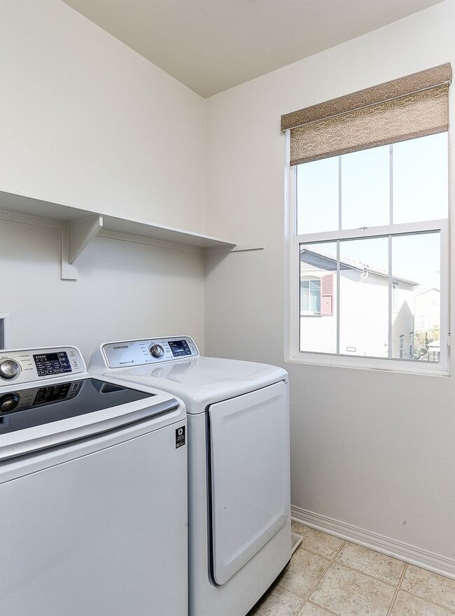 Building Photo - Beautiful 4 Bedroom Home in River Village!