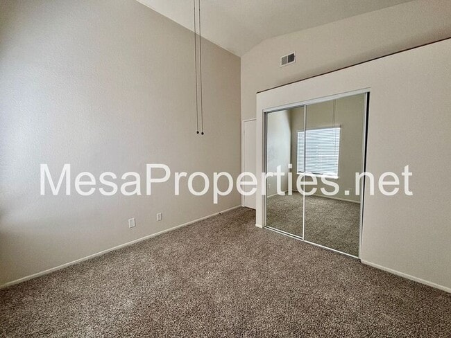 Building Photo - 2816 W Fairview Dr