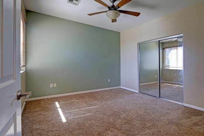 Building Photo - Step into  luxurious simplicity