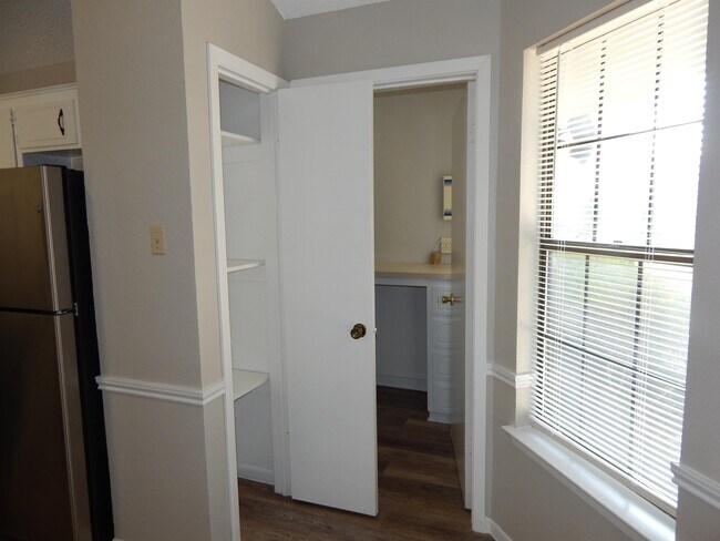 Building Photo - 4505 River Oaks Dr