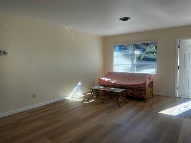 Building Photo - Immediate Availability on Newly Updated 2BR/2BA in South Venice