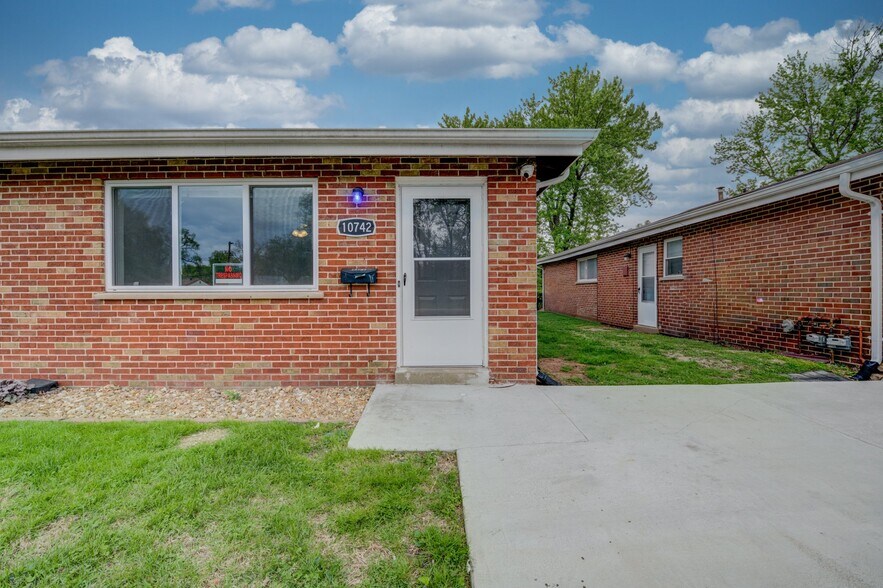 Building Photo - 10742 Tropic Dr