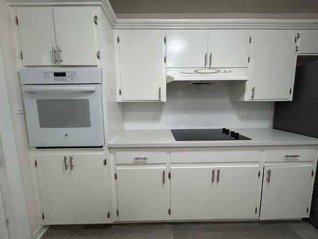 Building Photo - 3210 Valley Brook Dr