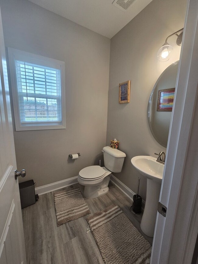 Building Photo - NEW LISTING!!!!!