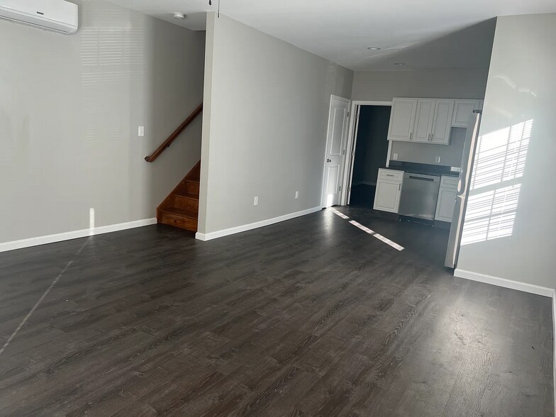 Building Photo - 348 Elm St