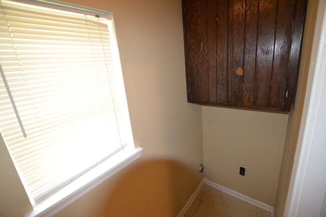 Building Photo - 2 bedroom, 2 bath apartments in Sherwood F...