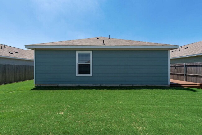 Building Photo - Charming 3-Bedroom Home with 2 Full Baths in Justin, TX – Cozy Living at Shale Creek