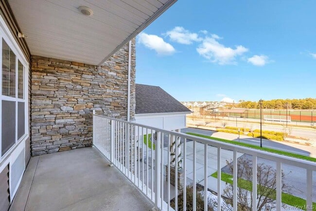 Building Photo - 3 Meadows Ln