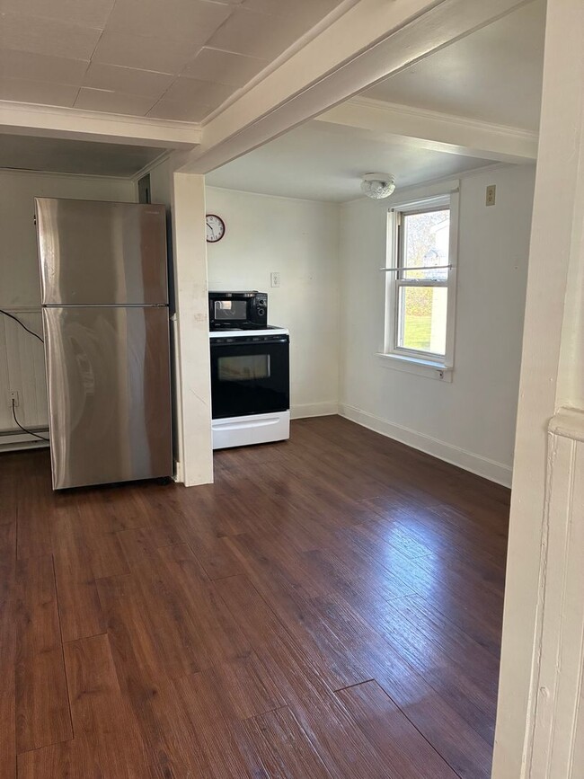 Building Photo - 251 Narrow Dr