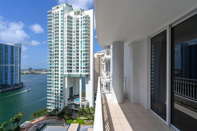 Building Photo - 801 Brickell Key Blvd