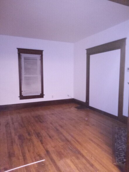 Building Photo - 364 S 10th St