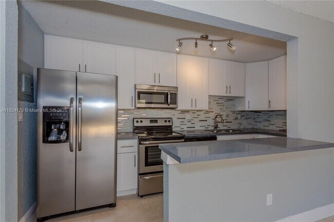Building Photo - 4640 NW 79th Ave
