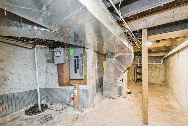 Building Photo - 3 Bedroom Townhome