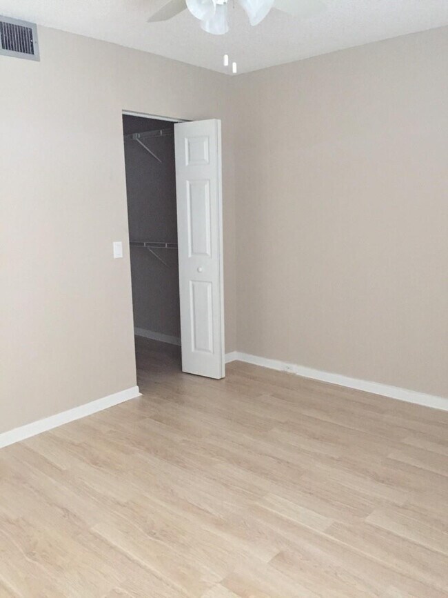 Building Photo - 1100 SW 128th Terrace