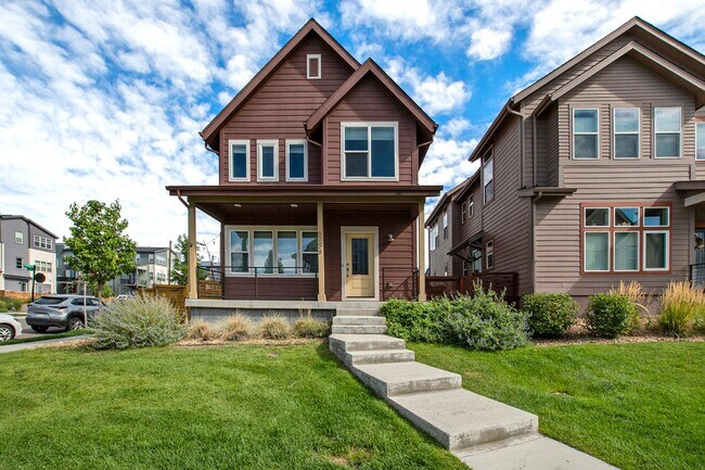 Building Photo - Gorgeous 4 Bed, 3.5 Bath Home in North West Denver