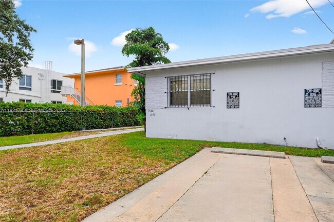 Building Photo - 1572 NW 2nd St