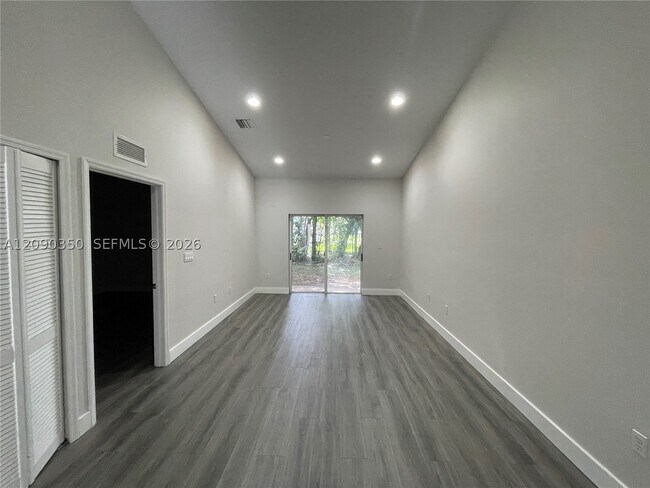 Building Photo - 1178 NE 32nd Ave