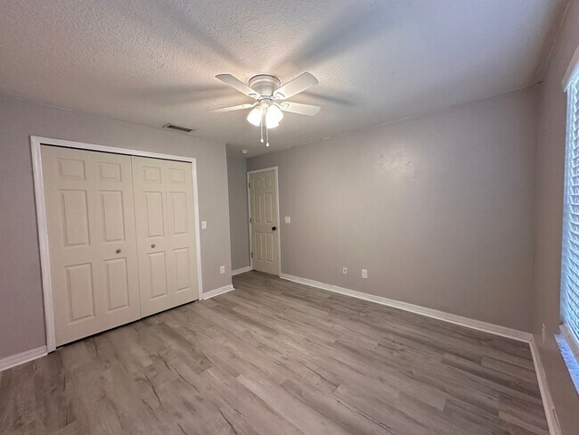 Building Photo - 53 Birchwood Dr