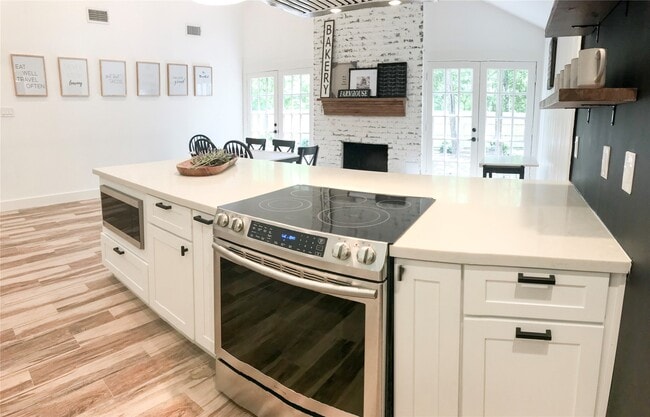 Building Photo - 5 Sandlily Ct