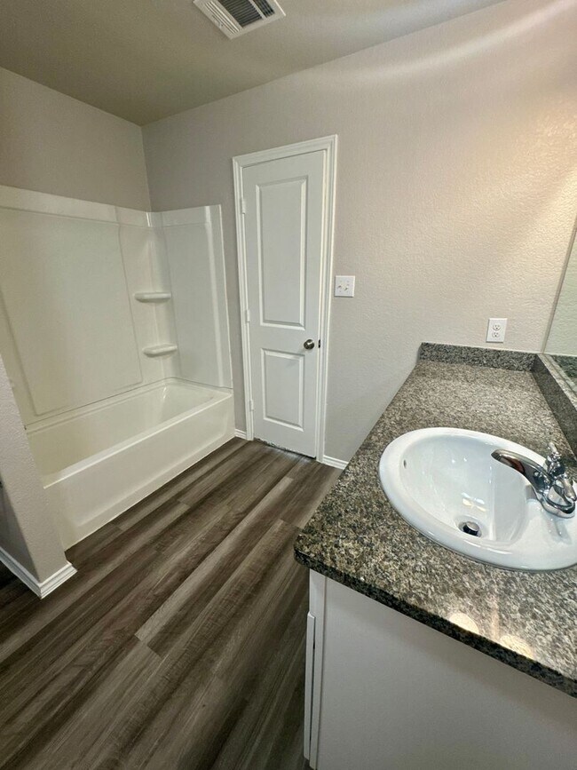 Building Photo - AVAILABLE IN BULVERDE!  In Hidden Trails S...