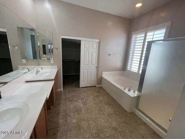 Building Photo - 4918 W Carpenter Dr