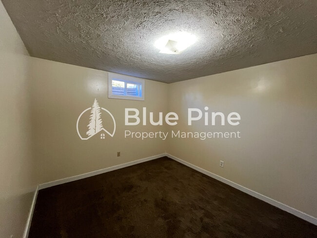 Building Photo - 450 Crimson Dr