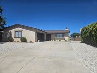 Building Photo - 3 BEDROOM SPRING VALLEY LAKE HOME