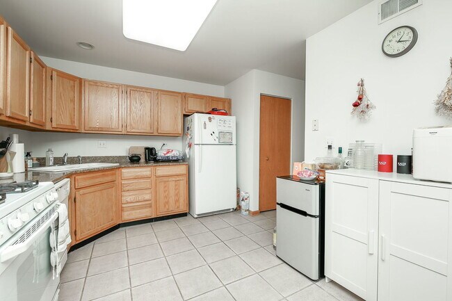 Building Photo - 904 Waterford Ln