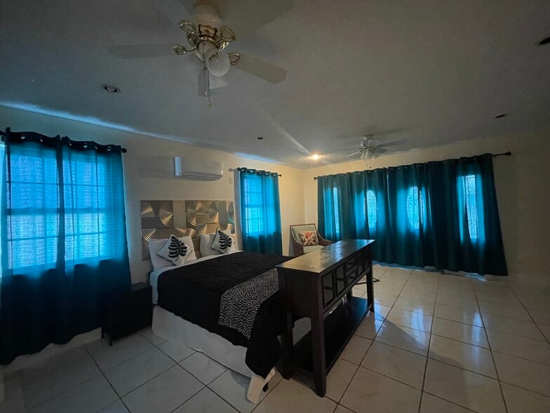 Building Photo - 12840 SW 11th Pl