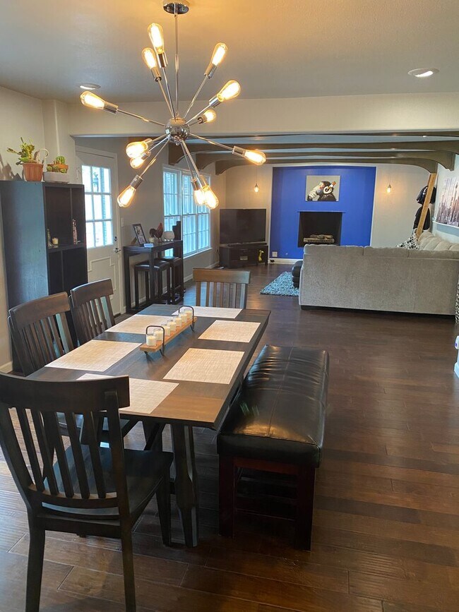 Building Photo - Executive Home in Wilemans Belle Isle