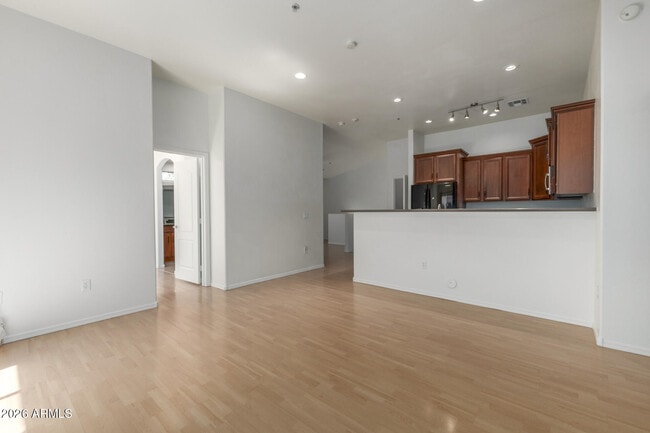 Building Photo - 2402 E 5th St