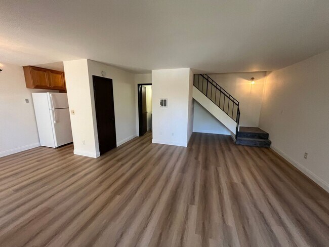 Building Photo - La Jolla Townhome For Rent