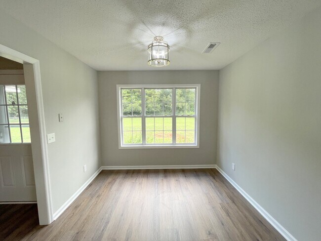Building Photo - 100 Brook Glen Dr