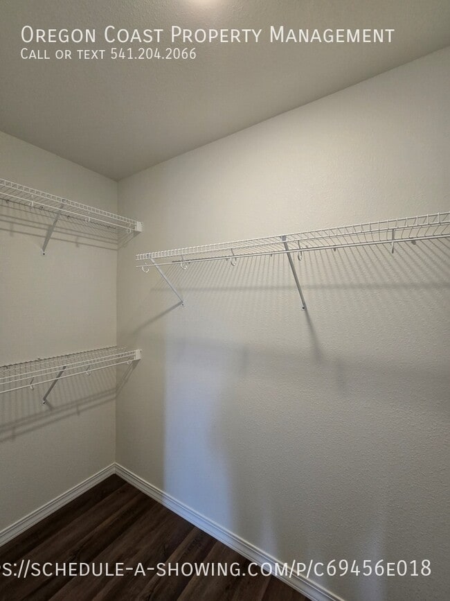 Building Photo - 4822 SW 48th Ct